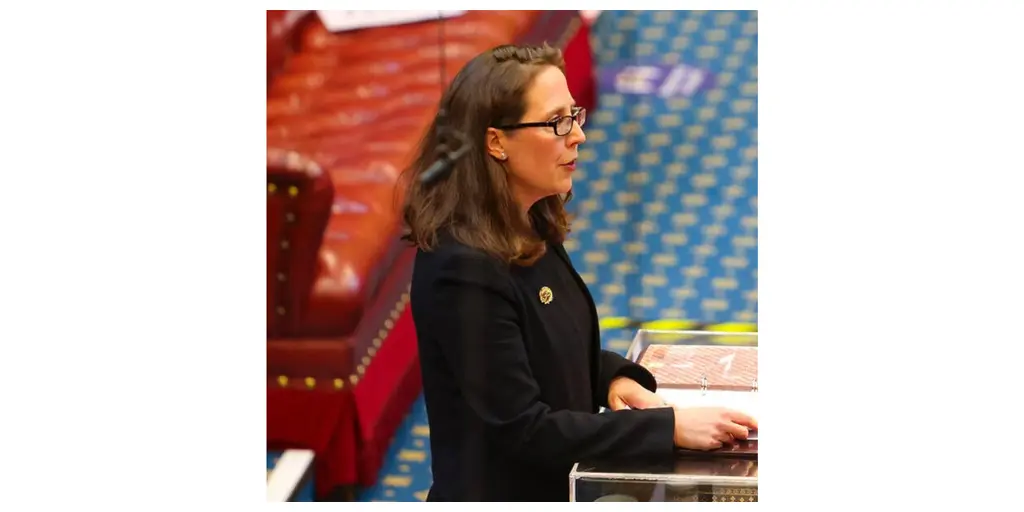 resumen la baronesa evans de bowes park ex presidenta de la camara de los lores del reino unido se une a la fintech changeblock para la sostenibilidad ante la conferencia cop28 de las naciones unidas grafika numer 2