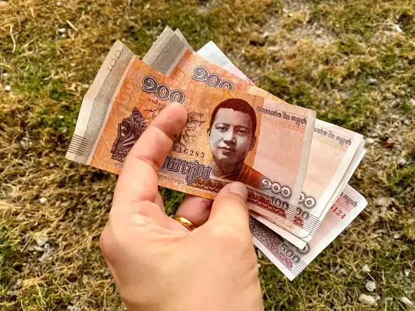 el mundo del riel camboyano historia valor actual y estrategias gubernamentales para mantener la estabilidad financiera grafika numer 1