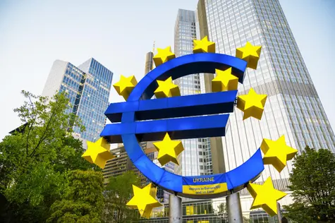 Eurozone Growth Stalls as Retail Cools and Services Disappoint