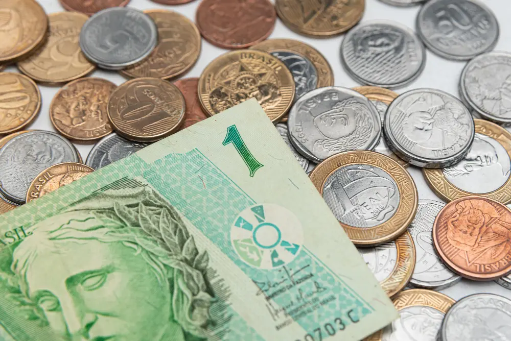 Volatility Returns: Strong US Data Sparks Dollar Rally, Crypto Outflows, and Equity Selloff