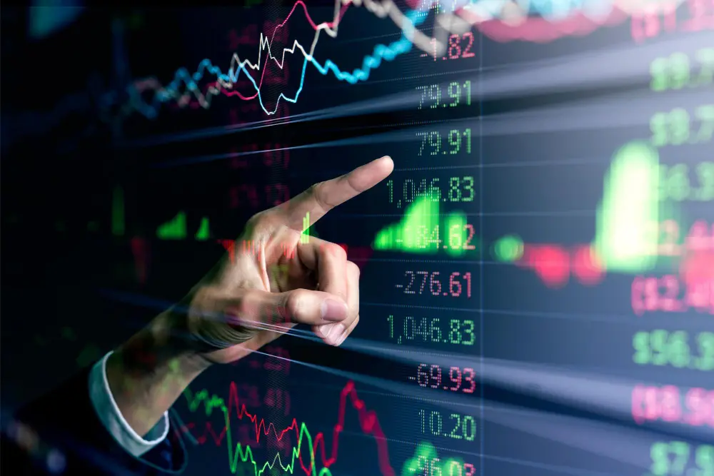Markets Weigh Fed Outlook Ahead of Core PCE: Dollar Strength, Yield Rebound, and Gold Resilience