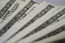 Dollar Sensitivity Peaks Ahead of Jobs Data and Tariff Deadlines