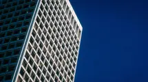 Los precios de la vivienda fuera del alcance? No para todos. Los jóvenes de 22 años de la industria de IA entran al mercado con enormes bonificaciones por firmar contrato