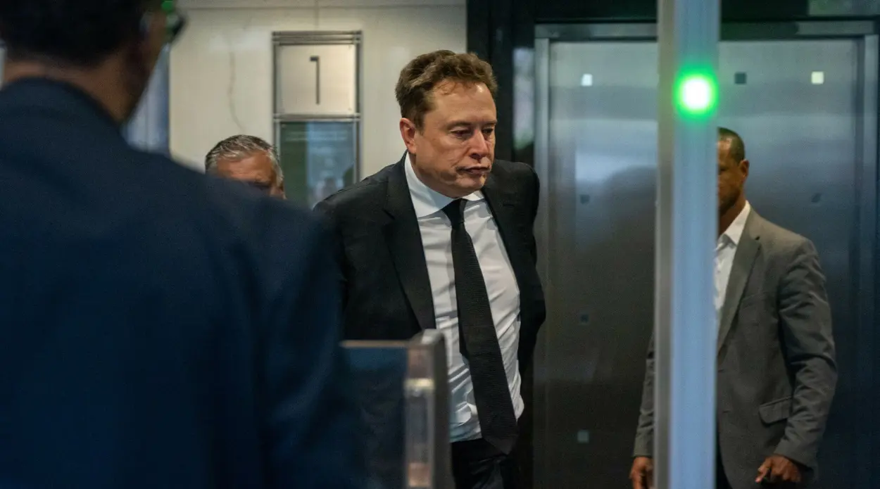 Elon Musk scandal. Engineer warning about danger fired! Image damage could hurt SpaceX IPO?