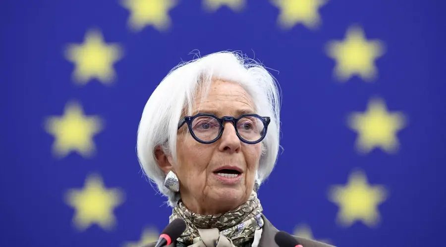 El euro se espera que caiga - advierte un banco conocido. Los expertos han emitido nuevas previsiones para EUR/PLN y EUR/USD
