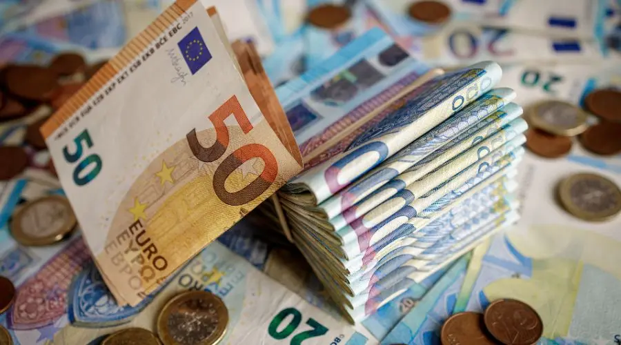 EURUSD en 1,17, el dólar gana a pesar de datos fuertes de Polonia. El mercado de divisas bajo la sombra de la geopolítica y la Fed