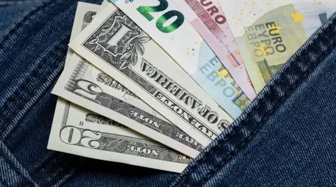 Euro EUR/PLN rate remains below 4.25. Two people in RPP against a cut