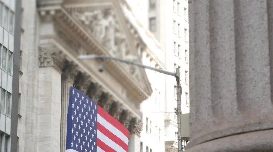 Fed sin cambios, Powell termina su mandato y Europa se hunde en la crisis crediticia y el riesgo inflacionario