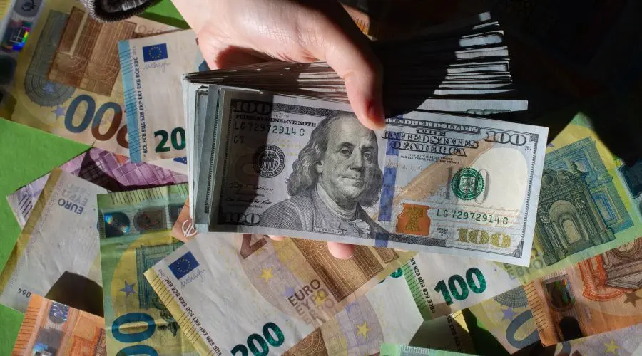 Curso del euro - pronósticos para los próximos días. ¿A qué niveles llegará EUR/PLN?