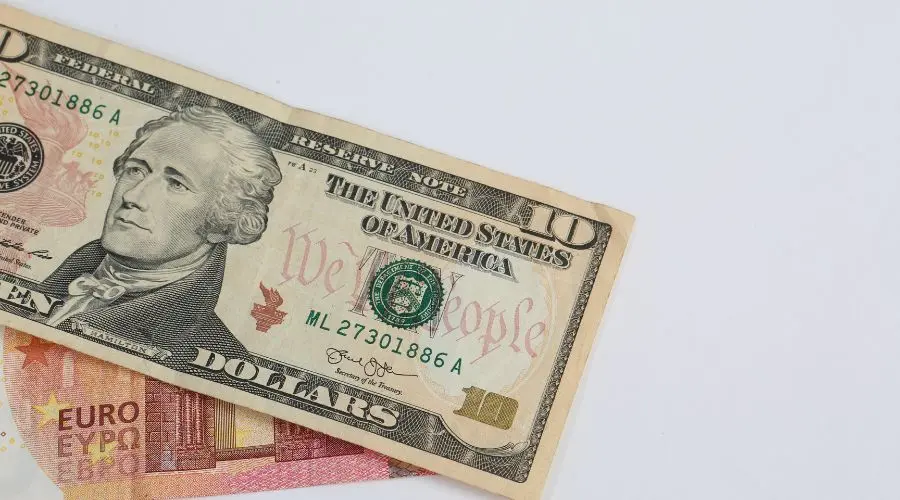 Dólar débil, récords en las bolsas y presión sobre el RPP. El tipo USD/PLN cae por debajo de 3,62 zlotys.