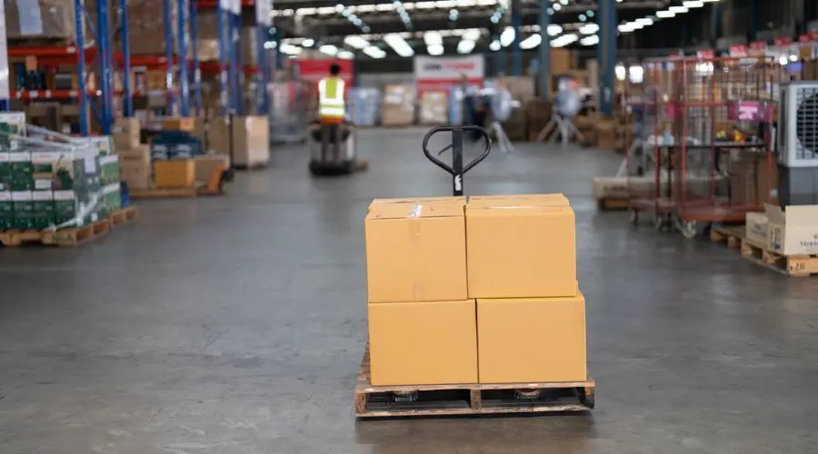 Cross-docking with Just-in-Time strategy – how to avoid bottlenecks in the receiving area?