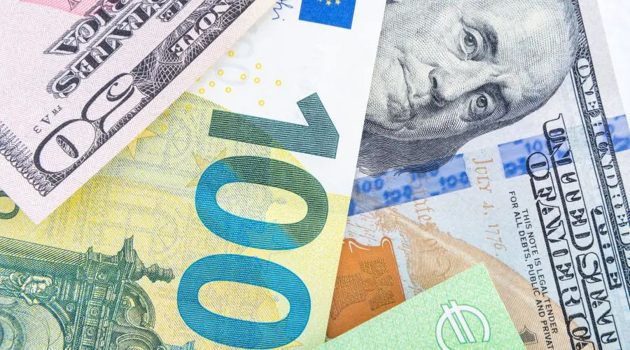 Oil up over 5%. Dollar weakens on the broad market, zloty strengthens on the market