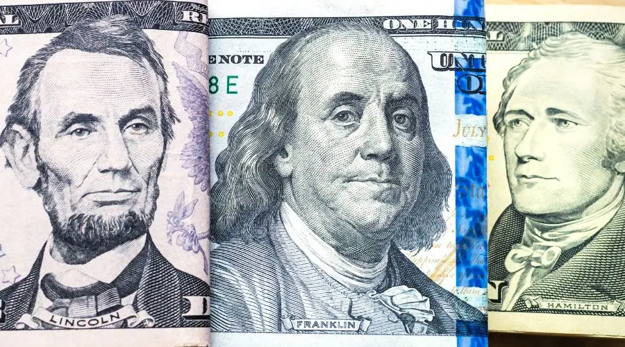 The Zloty Resilient to Bad News. GUS Data Fail, and the Polish Currency is Going Like a Bulldozer