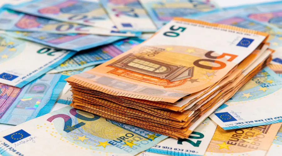 Tipo de cambio del euro - pronóstico para los próximos días. EURPLN sube a 4,30, USDPLN a 3,76
