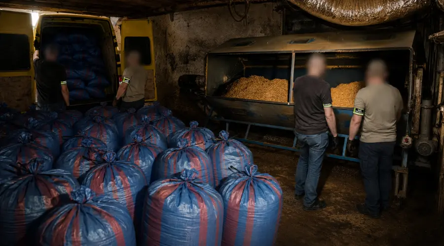 Incidente de un joven de 44 años bajo Łódź. Ocultó tabaco en la granja por 15 millones de zlotys