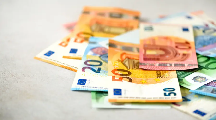 El tipo de cambio del euro sobre 4,33 y sigue subiendo! El zloty también pierde frente a otras monedas