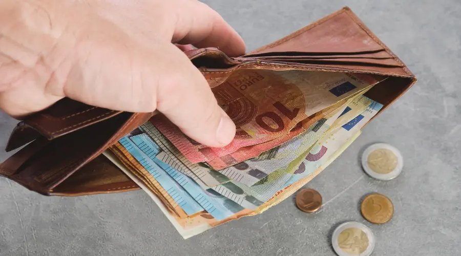 CURRENCIES: Dollar will lose, and EUR/USD awaits a painful collision