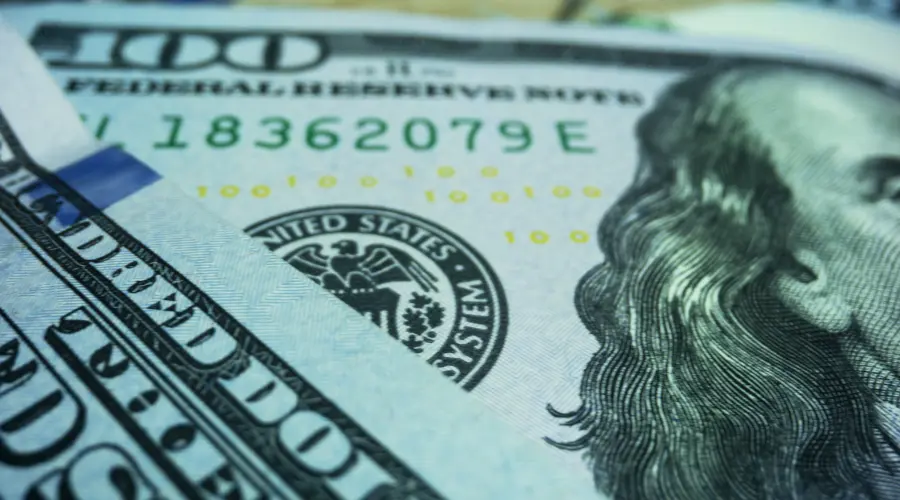 Dollar strengthens ahead of Fed decision. Zloty weakens, oil prices fall