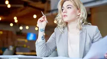 ¿Las mujeres invierten mejor que los hombres? Los estudios no dejan dudas