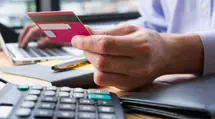 Compran impulsivamente por dinero que no tienen. Hábitos sorprendentes de los polacos