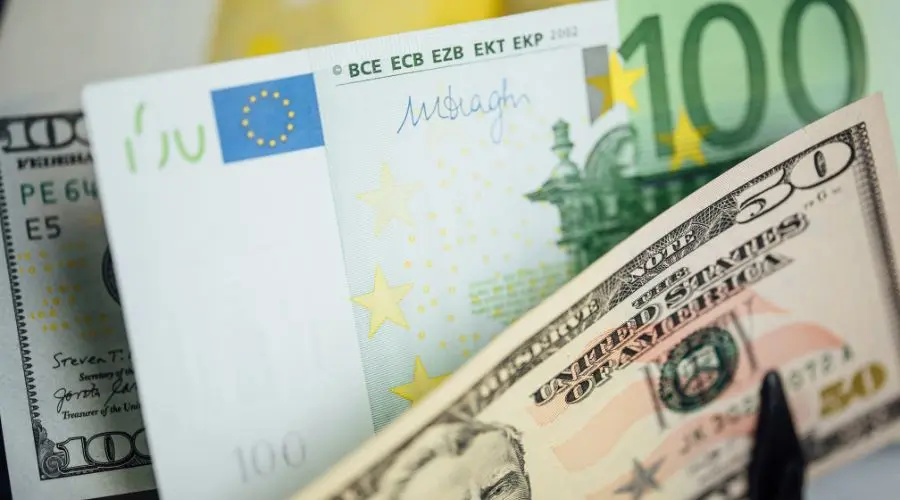 El dólar USD/PLN prueba 3,65 zł, el euro EUR/PLN se balancea a 4,24 zł