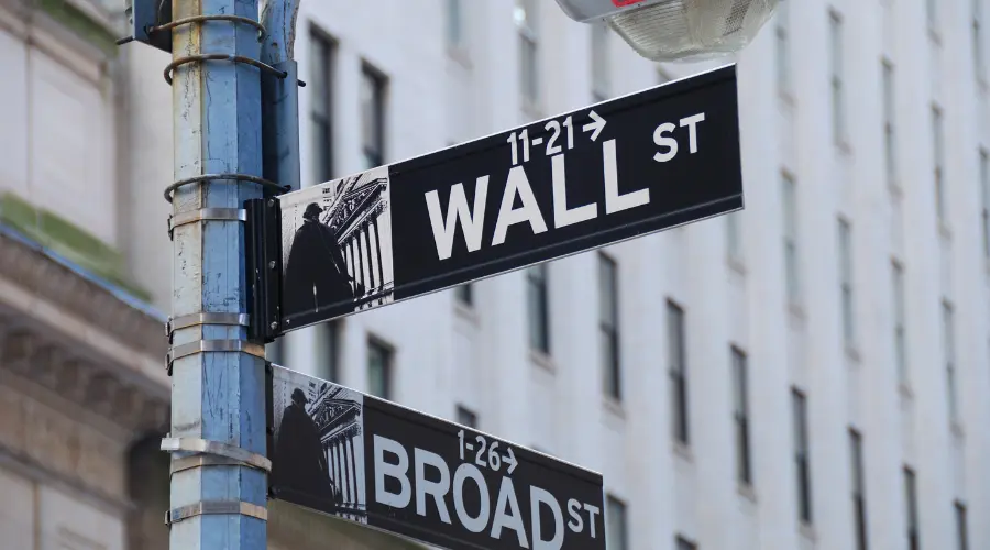 El dólar avanza como un toro. USD/PLN a 3,73 zlotys, el euro sube y el yen está al borde de la caída