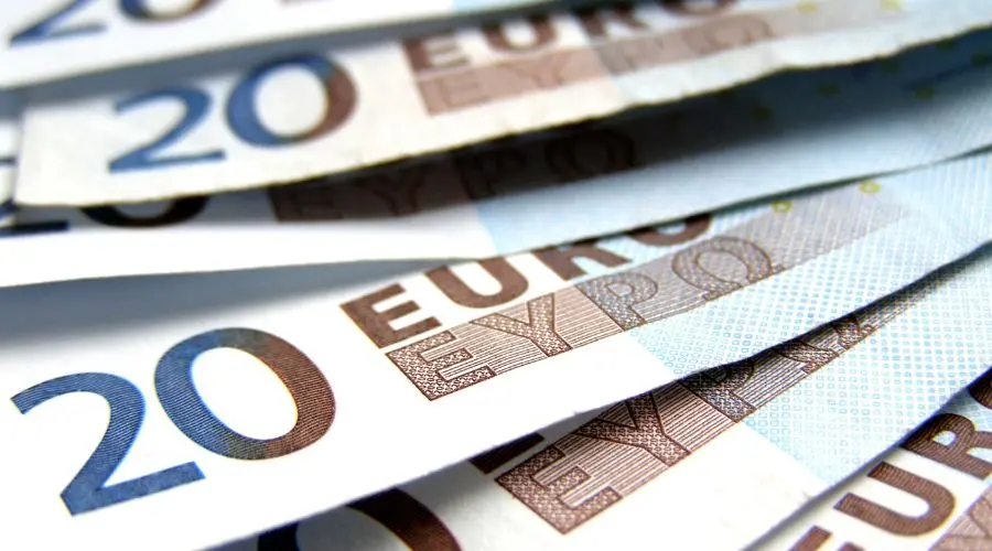 EUR-USD continues to rise. The zloty with slight weakening: EUR/PLN ended the session at 4.25 PLN
