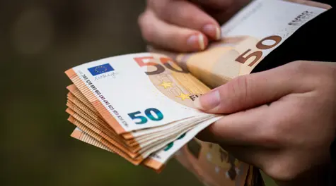 Euro rate tests resistance zone. Is this the end of the yearly stagnation on EURUSD?