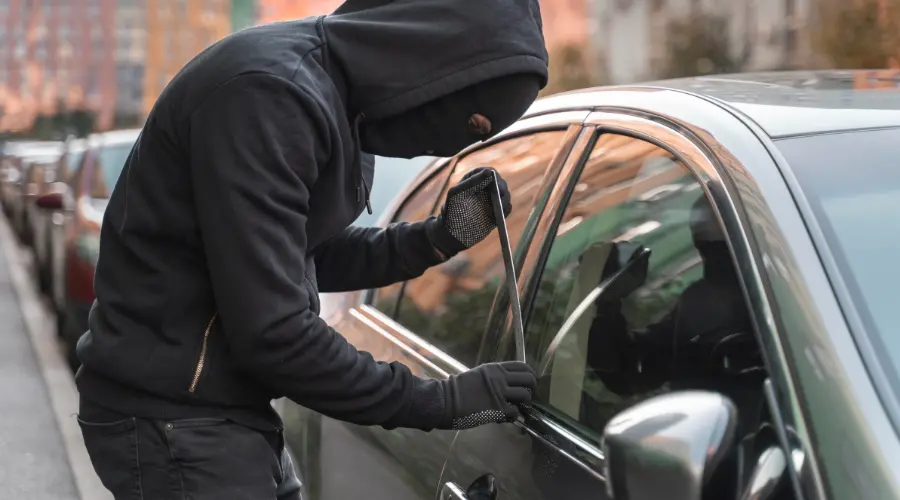 Robo de coche "en maleta" – ¿cómo funciona y se puede proteger?