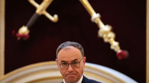 Bank of England Faces Tough Choice as UK PMI Shows Rising Costs Amid Job Losses