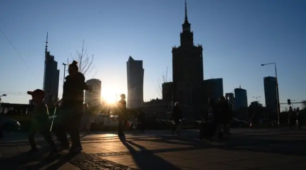 Poland Posts Surprise Current Account Surplus in June Amid Trade and Export Shifts