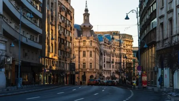 Flash GDP Data Confirms Modest 0.3% Growth Amid Weak Consumer Confidence and Mixed Sector Performance