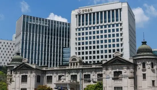 Bank of Korea Holds Rates as Housing Concerns Persist, Eyes Easing Ahead
