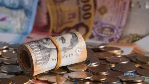 Hungary’s Wage Growth Slows but Remains Strong Amid High Inflation and Weak Consumer Confidence