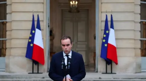 Macron’s Political Resolve Faces Market Test as Foreign Investors Shape French Bond Volatility