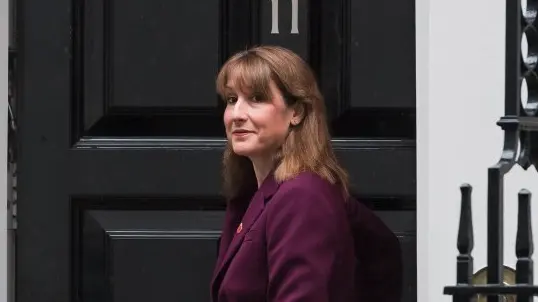 Dollar Eyes Soft US Data While EUR, GBP, and CZK React to Policy and Fiscal Developments