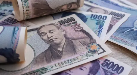 USD: Global risk-off helping the dollar. EUR: Asymmetrical upside risks ahead