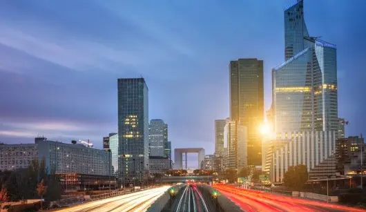 France: Services Rebound Amid Industrial Slowdown, Limited Growth Expected in 2026