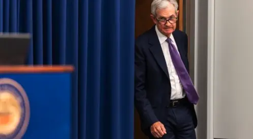 USD Holds Steady Ahead of Key ADP Data Release