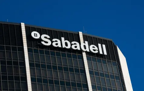 Acciones Banco Sabadell lideran con ganancias del 2,09%, seguido por Rovi con 1,95% y Unicaja Banco con 1,80% en un Ibex 35 de mercados mixtos | FXMAG