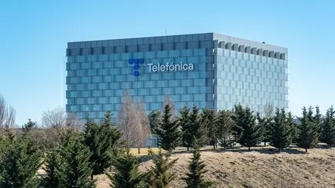 Acciones Telefónica, Logista y Aena registran caídas de 0,98%, 0,97% y 0,92% respectivamente; el índice Ibex desciende un 0,69% | FXMAG