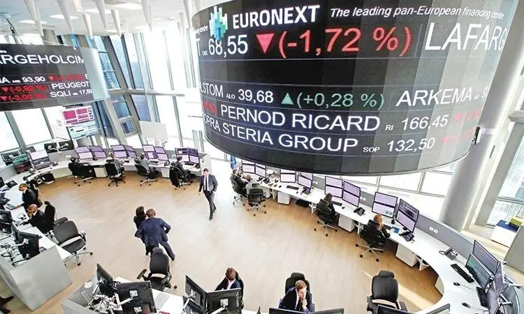 Bancos en la línea de fuego: Italia planea impuesto sobre ganancias extraordinarias mientras los mercados se sacuden | FXMAG