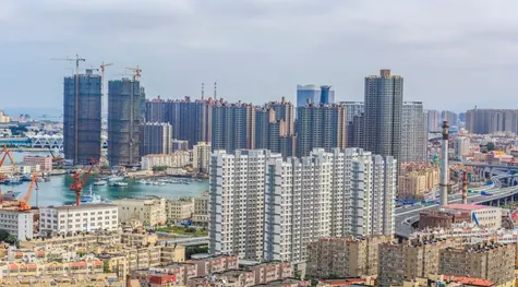 China navega entre crisis inmobiliaria y financiera mientras surge la esperanza de recuperación y el enfoque de inversores se dirige hacia la tecnología y energía limpia | FXMAG