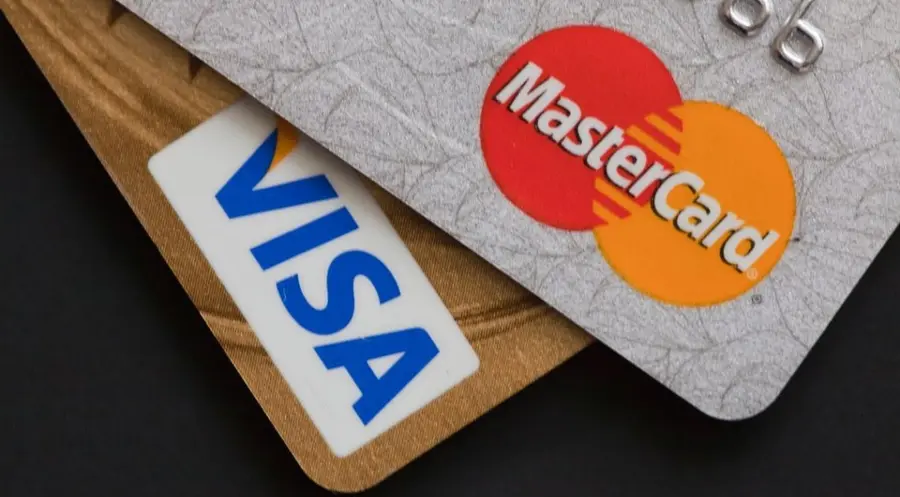 ¿Cuál es la diferencia entre una tarjeta MasterCard y Visa? | FXMAG