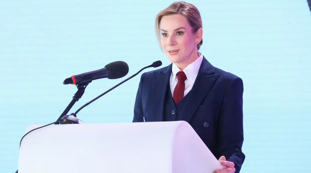 Money for Representing the Country. Should the First Lady in Poland Receive a Salary?