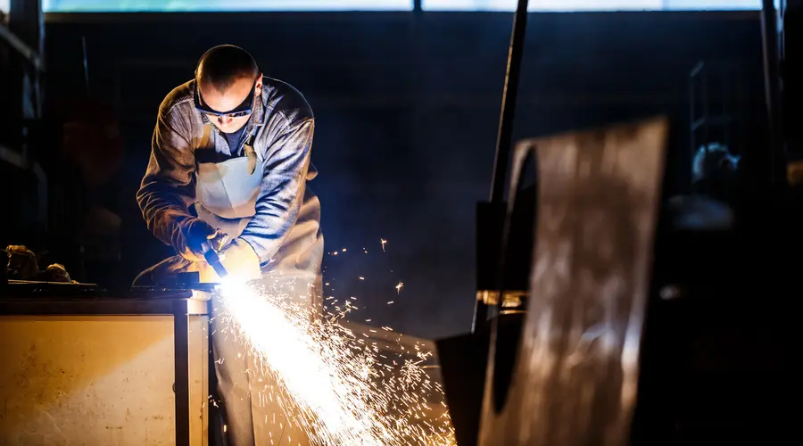 This will cause a slowdown in the local labor market. The company will be closed after nearly 150 years