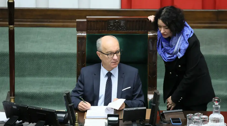 Los diputados se mueven por dinero de los contribuyentes. Algunos cobran por kilometraje sin tener coches