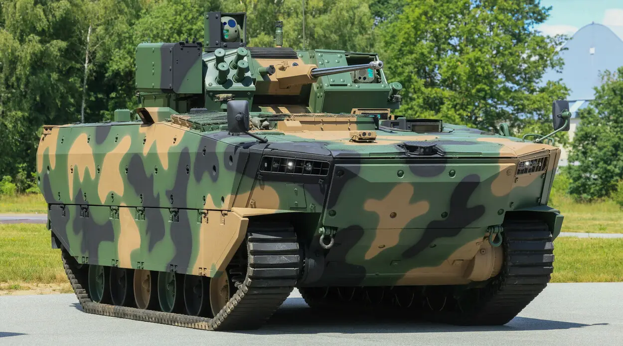 Los polacos inventaron un motor híbrido para el Cangrejo y el Borsuk. Es una propuesta un 75% más barata que la alemana, de la que Polonia se benefició.