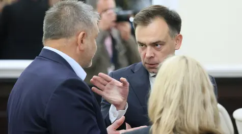 El órgano polaco lucha por dinero de Gazprom. El ministro de Finanzas se interpone