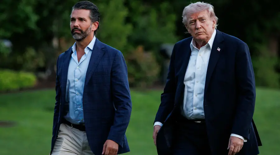 Donald Trump no asistió a la boda de su hijo. Este se casó con la hija de un banquero sospechoso de colaborar con Epstein